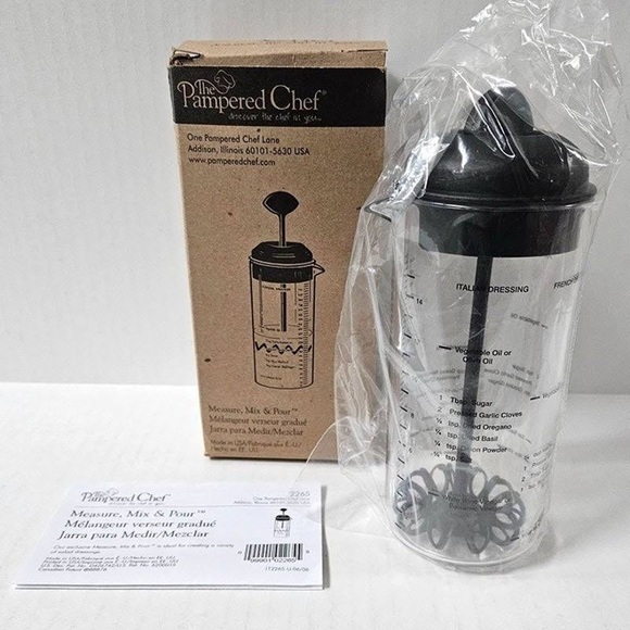 The Pampered Chef Kitchen Pampered Chef Measure Mix Pour Salad